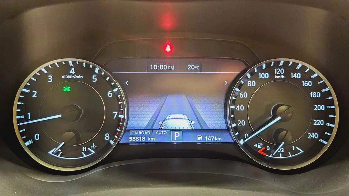 NISSAN - PATROL - LE PLATINUM - V 8 - 2022 MODEL - GCC SPECS - V 8 - 58,000KM - GOLD COLOR-3-3