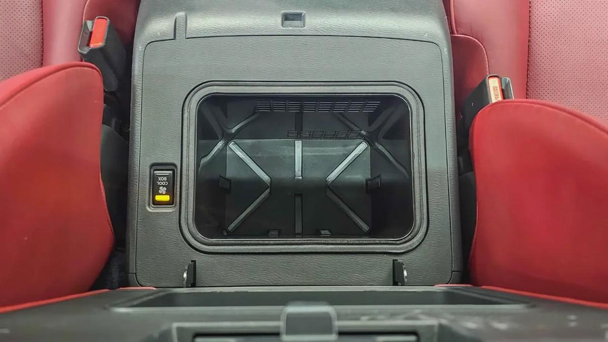 NISSAN - PATROL - LE PLATINUM - V 8 - 2022 MODEL - GCC SPECS - V 8 - 58,000KM - GOLD COLOR-4-4