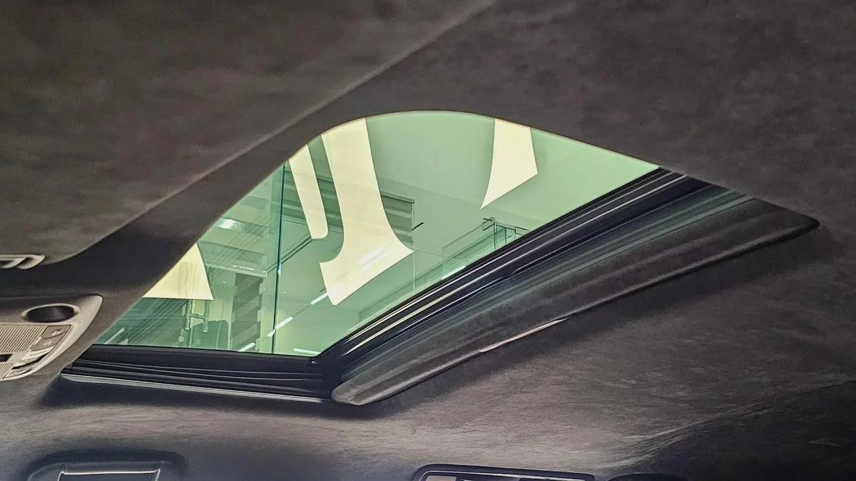 NISSAN - PATROL - LE PLATINUM - V 8 - 2022 MODEL - GCC SPECS - V 8 - 58,000KM - GOLD COLOR-7-7