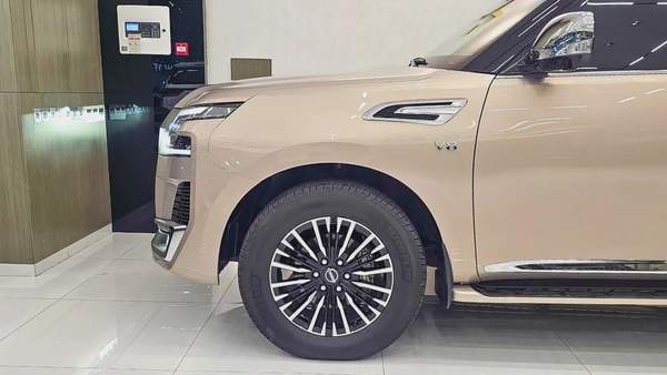 NISSAN - PATROL - LE PLATINUM - V 8 - 2022 MODEL - GCC SPECS - V 8 - 58,000KM - GOLD COLOR