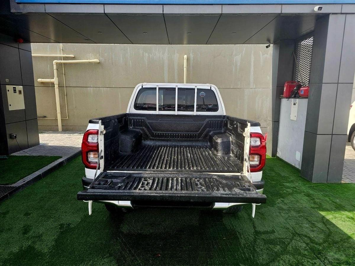 Toyota Hilux SR5 PATROL/ AUTOMATIC/ AUTO WINDOWS/ WIDE BODY/ LOW MILEAGE-12-12