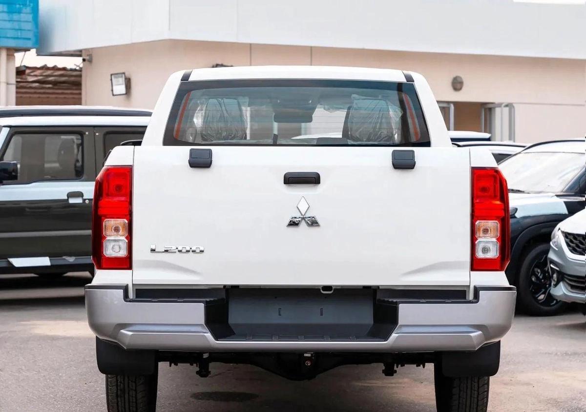 Mitsubishi L200 Mitsubishi L200 4WD 2.4L Diesel MT 2025-4-4