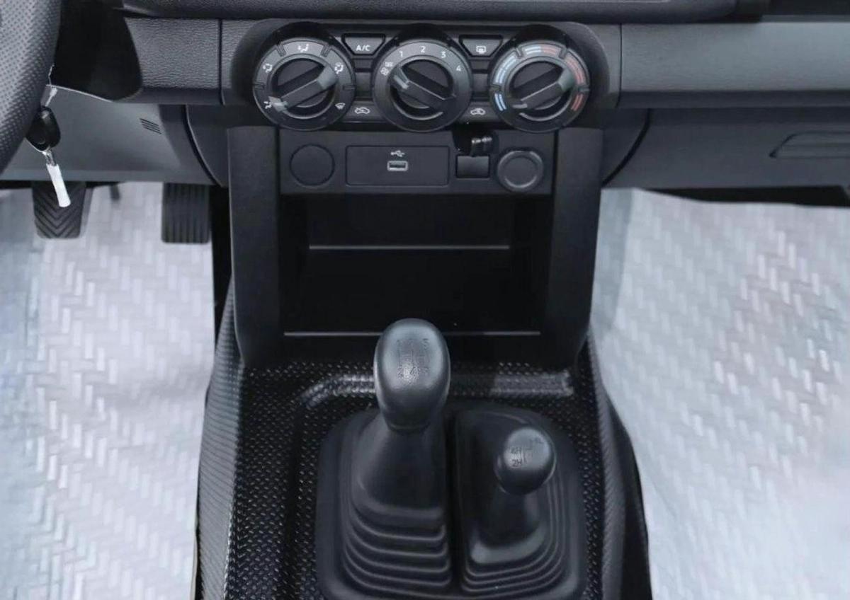 Mitsubishi L200 Mitsubishi L200 4WD 2.4L Diesel MT 2025-14-14