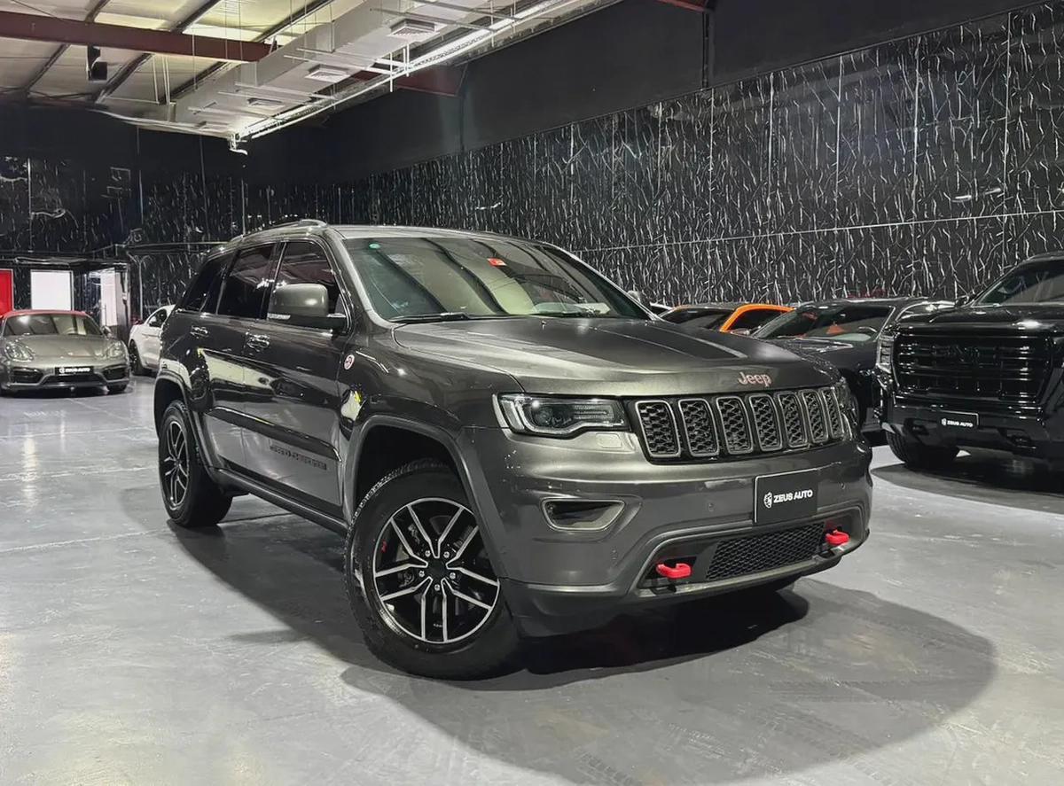 Jeep Grand Cherokee 2019 GCC specs for 75,000.00 AED-2-2