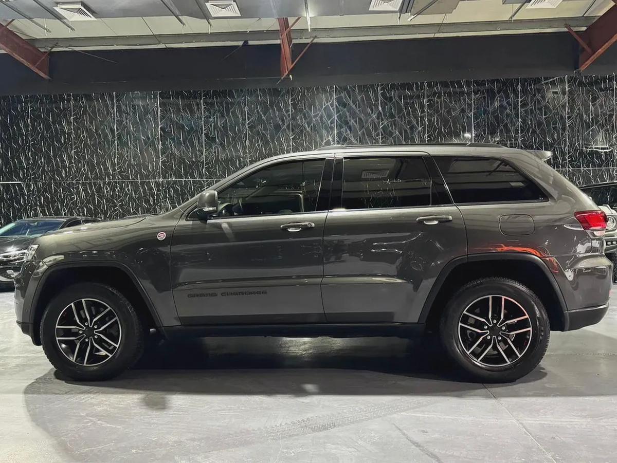 Jeep Grand Cherokee 2019 GCC specs for 75,000.00 AED-5-5