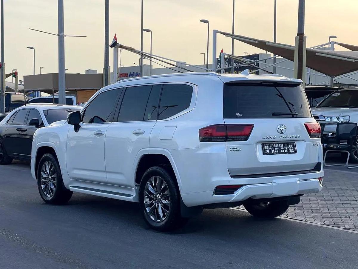 Toyota Land Cruiser VXR Grand Touring 2022 - GCC Specs - Pristine Condition-10-10