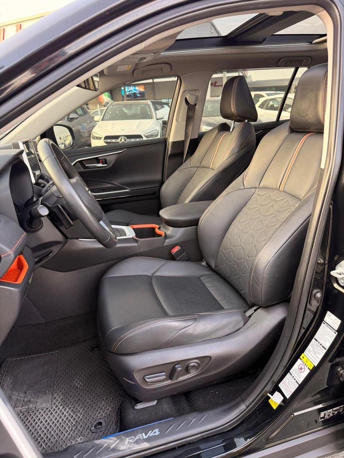 Toyota RAV4 Adventure 2.0 L Japanese Limited 2.0 L // panoramic, 360 camera full option-5-5