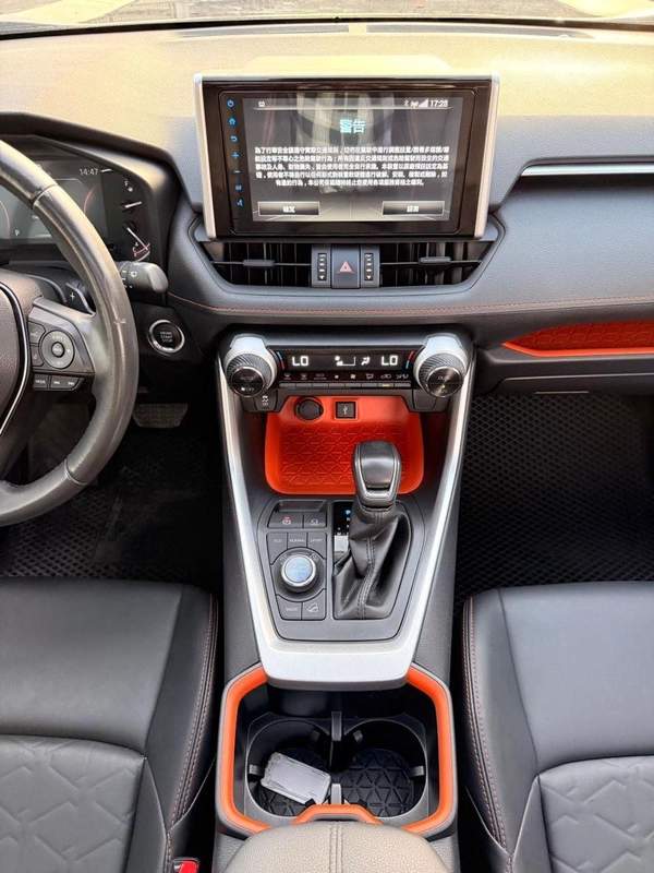 Toyota RAV4 Adventure 2.0 L Japanese Limited 2.0 L // panoramic, 360 camera full option