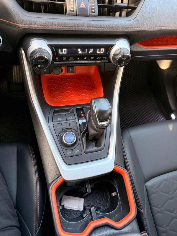 Toyota RAV4 Adventure 2.0 L Japanese Limited 2.0 L // panoramic, 360 camera full option