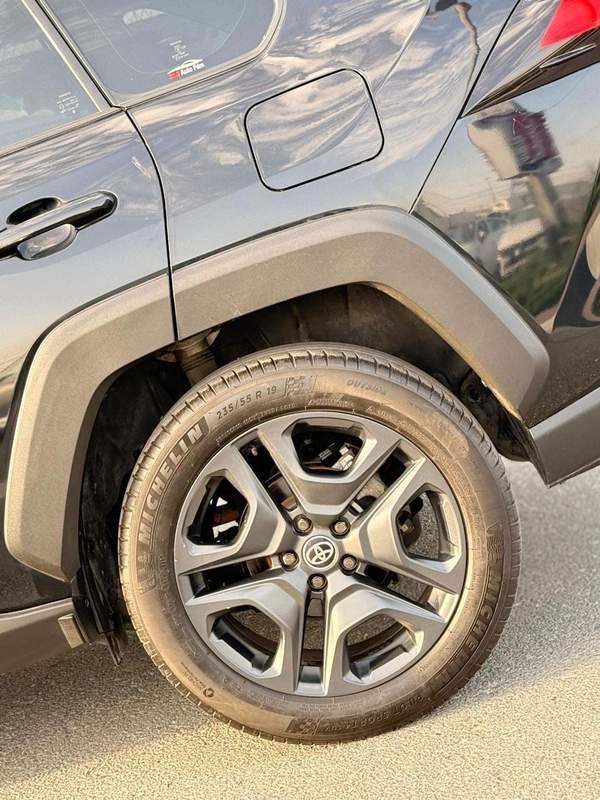 Toyota RAV4 Adventure 2.0 L Japanese Limited 2.0 L // panoramic, 360 camera full option