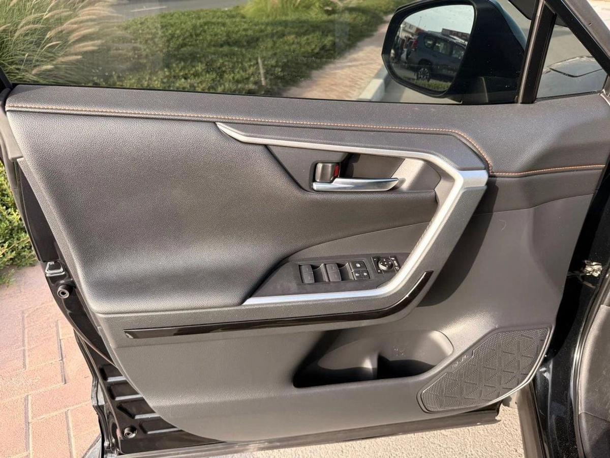 Toyota RAV4 Adventure 2.0 L Japanese Limited 2.0 L // panoramic, 360 camera full option-18-18