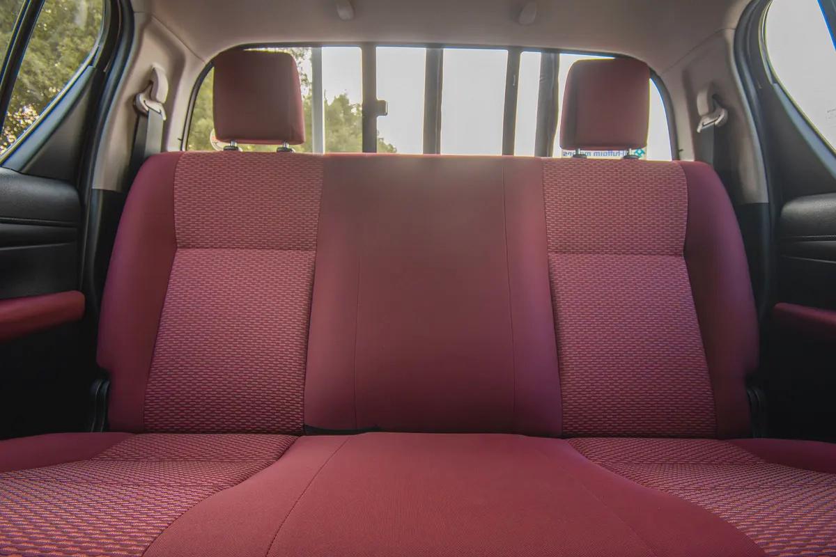 Hilux | Double Cabin 4x4 | Diesel Manual | GCC Specs | Ref#T52040-10-10