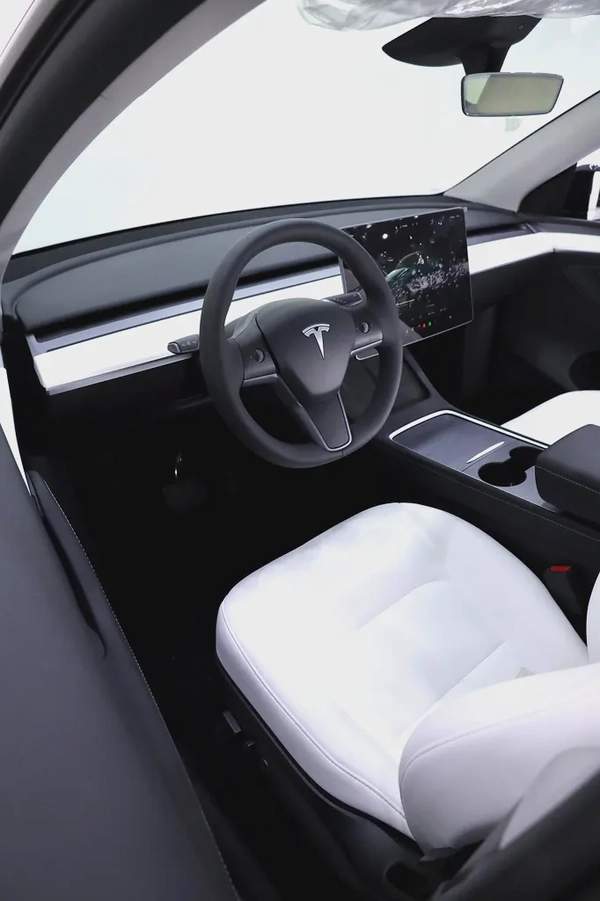 TESLA MODEL Y BRAND NEW 2024