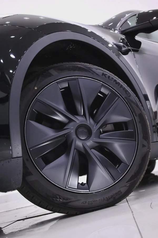 TESLA MODEL Y BRAND NEW 2024