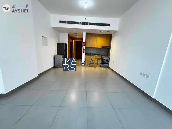 Spacious studio with kitchen appliances and all facilities available in Al mamsha.