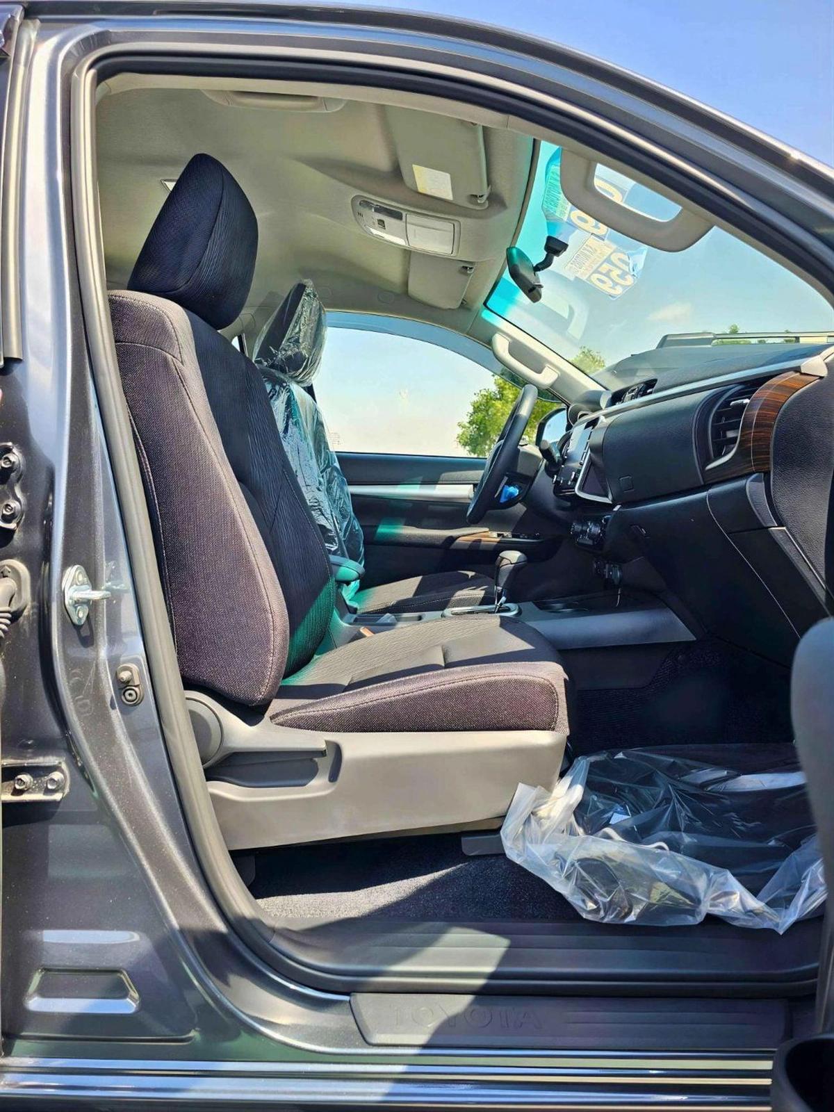 Toyota Hilux SR5 TRD WOOD INTERIOR W VISOR / 4.0L PETROL V6 4WD / BLIND SPOT / DIFFLOCK / DVD+CAMERA (CODE # H6A)-8-8