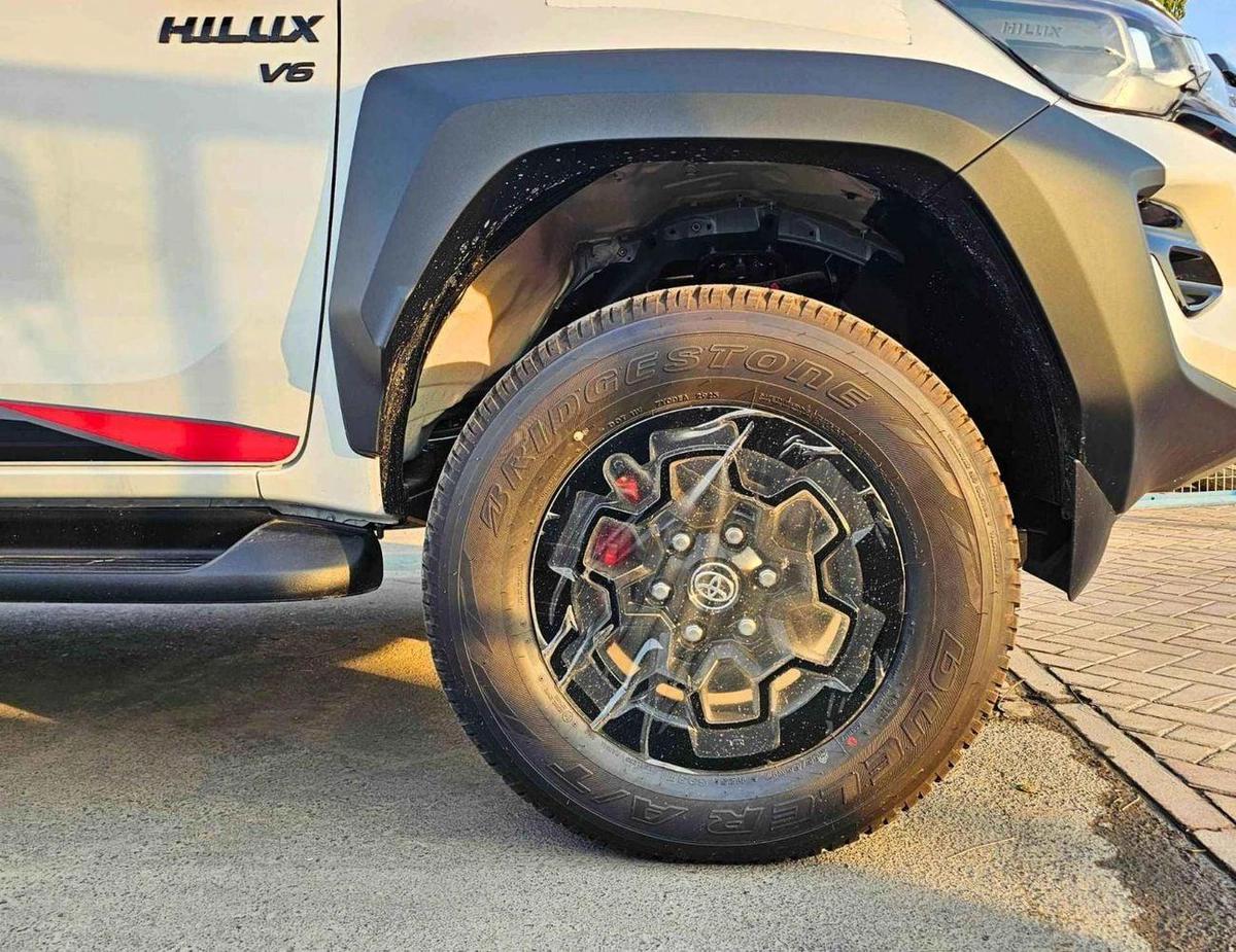 Toyota Hilux GR SPORT WIDE BODY / 4.0L V6 PETROL / OVER FENDER, 360*CAMERA, DRIVER PWR SEATS / CODE#H4GRY-8-8