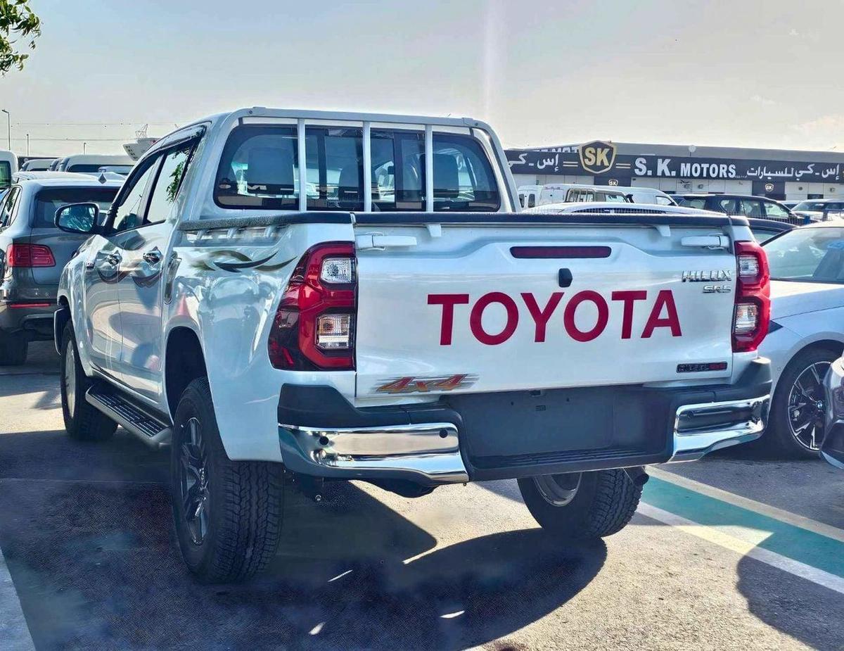 Toyota Hilux SR5 / 2.4L DIESEL A/T / BLIND SPOT / DIFF LOCK / FR&RR CHROME BUMPERS / (CODE # HDFAA)-5-5