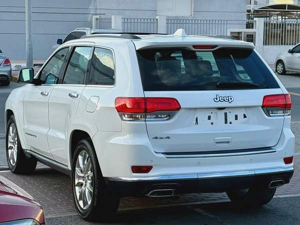 Jeep Grand Cherokee, 2015 GCC specs, full option, no accidents.