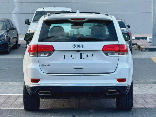 Jeep Grand Cherokee, 2015 GCC specs, full option, no accidents.
