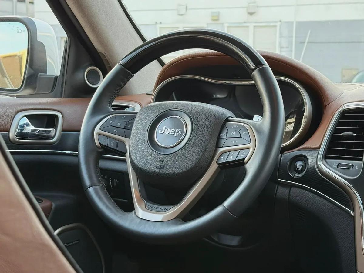 Jeep Grand Cherokee, 2015 GCC specs, full option, no accidents.-6-6