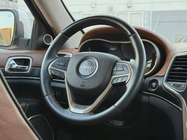 Jeep Grand Cherokee, 2015 GCC specs, full option, no accidents.