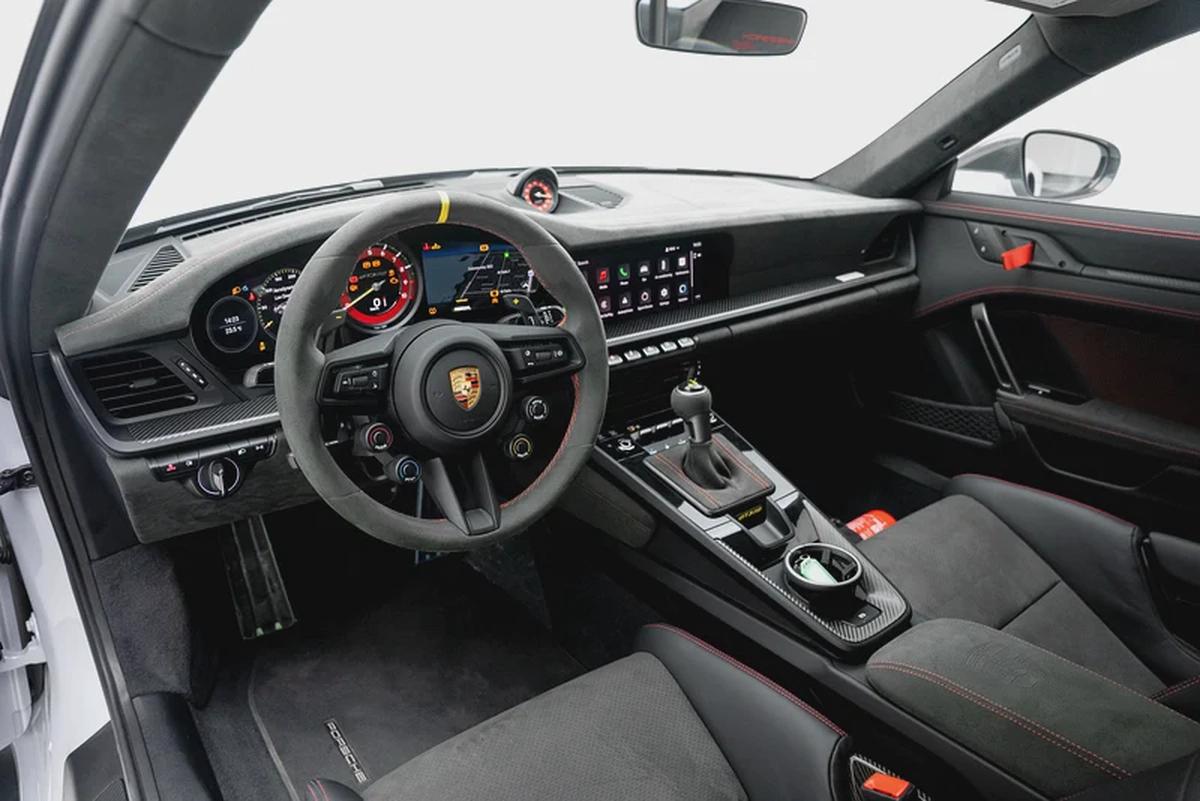 2024 PORSCHE 911 GT3 RS WEISSACH┃GCC┃5 YRS WARRANTY┃CARBON CERAMIC BRAKES┃SUSPENSION LIFTER┃ HIGH SP-4-4
