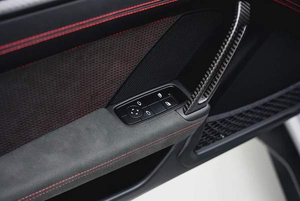 2024 PORSCHE 911 GT3 RS WEISSACH┃GCC┃5 YRS WARRANTY┃CARBON CERAMIC BRAKES┃SUSPENSION LIFTER┃ HIGH SP