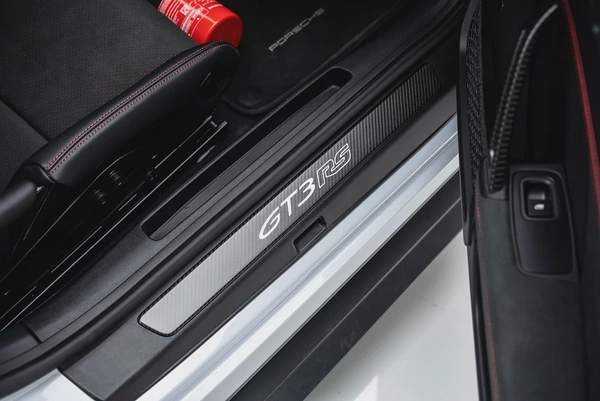 2024 PORSCHE 911 GT3 RS WEISSACH┃GCC┃5 YRS WARRANTY┃CARBON CERAMIC BRAKES┃SUSPENSION LIFTER┃ HIGH SP