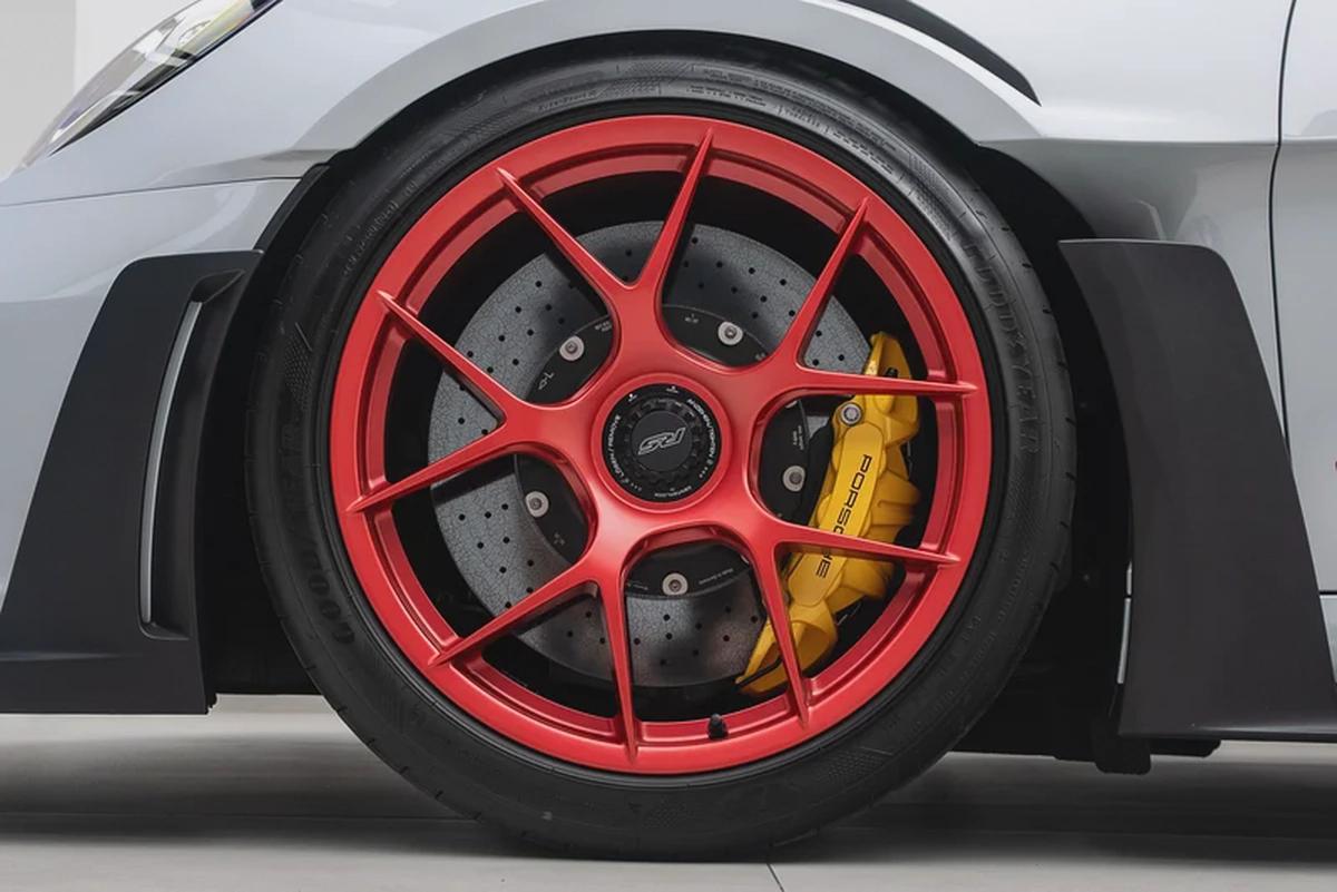 2024 PORSCHE 911 GT3 RS WEISSACH┃GCC┃5 YRS WARRANTY┃CARBON CERAMIC BRAKES┃SUSPENSION LIFTER┃ HIGH SP-14-14