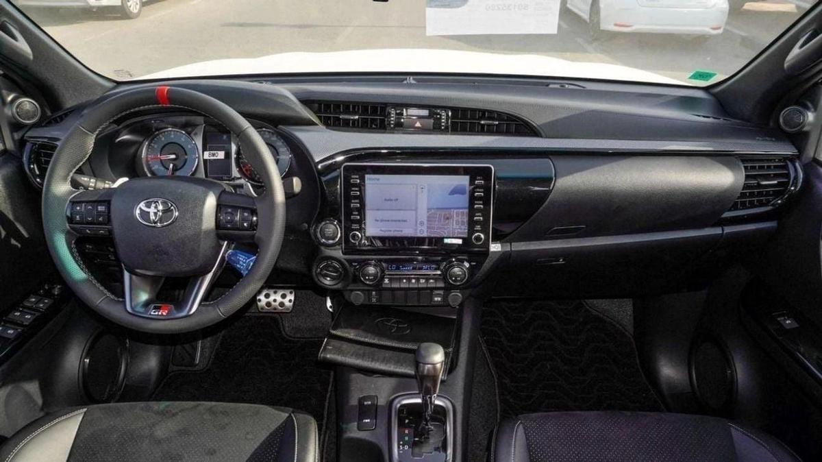 Toyota Hilux GR Sport 4.0L-8-8