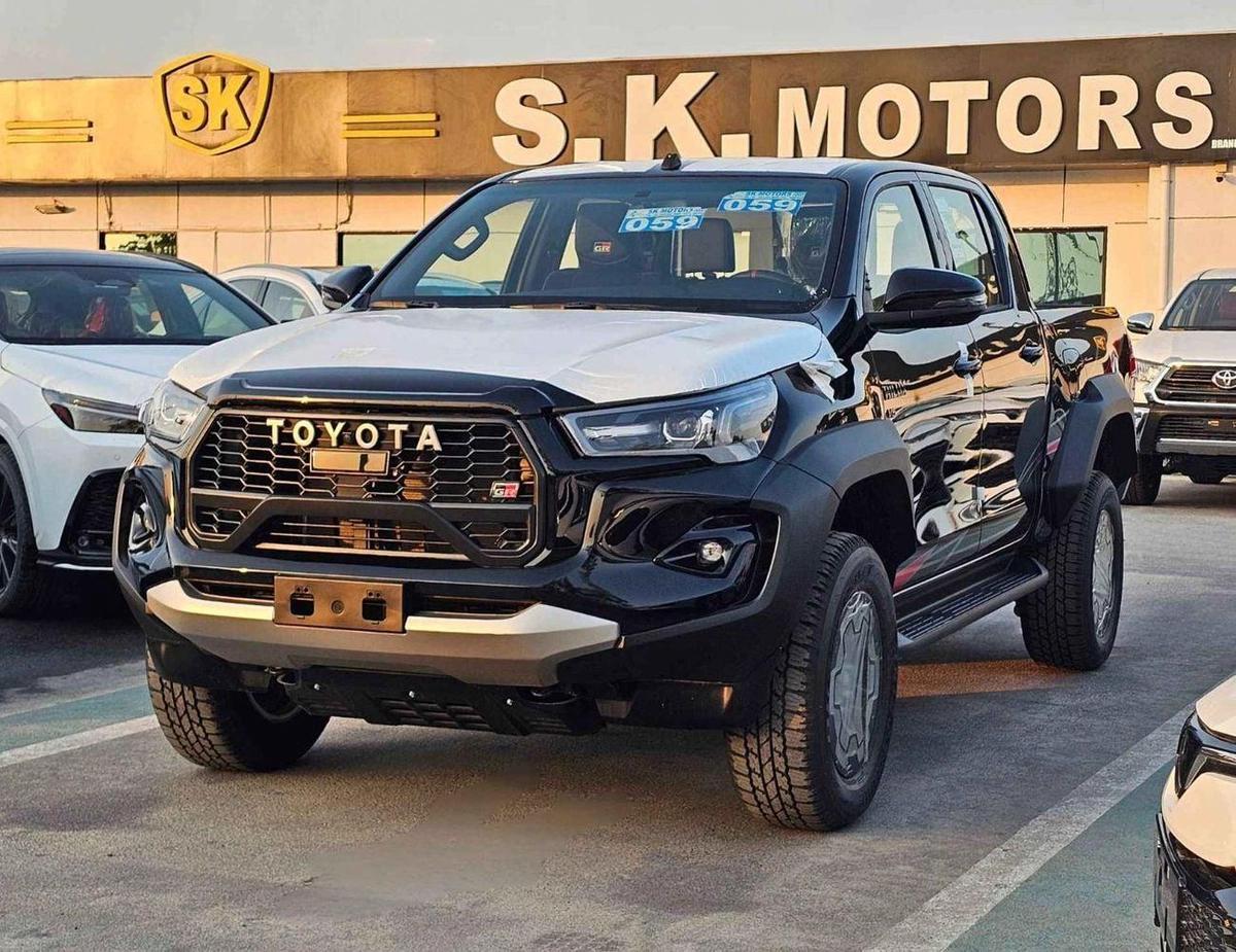 Toyota Hilux GR SPORT WIDE BODY / DOUBLE CABIN / 4.0L V6 PETROL / OVER FENDER / 360*CAMERA / DRIVER PWR SEATS / F-0-0