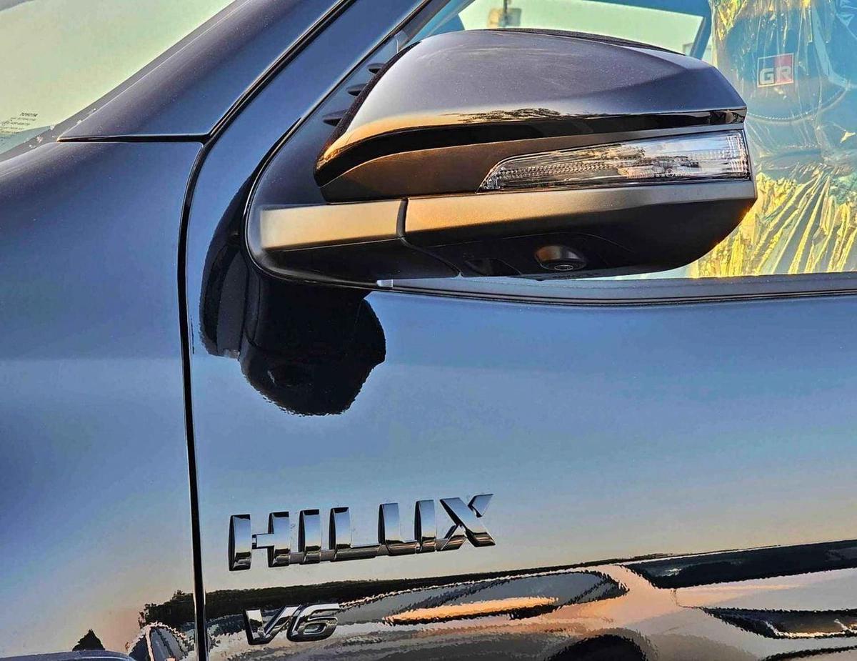 Toyota Hilux GR SPORT WIDE BODY / DOUBLE CABIN / 4.0L V6 PETROL / OVER FENDER / 360*CAMERA / DRIVER PWR SEATS / F-6-6