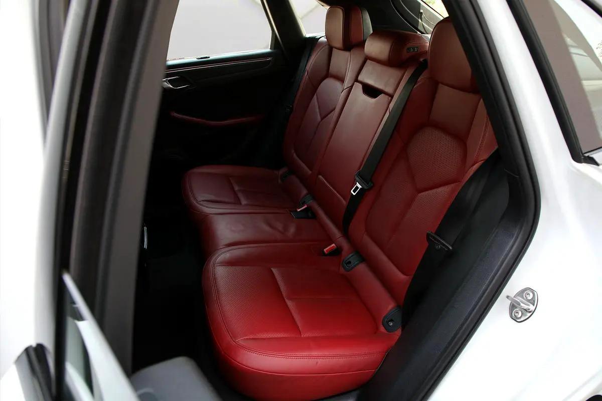 PORSCHE MACAN 2021 - GCC - FULLY LOADED - AMAZING CONDITION-2-2