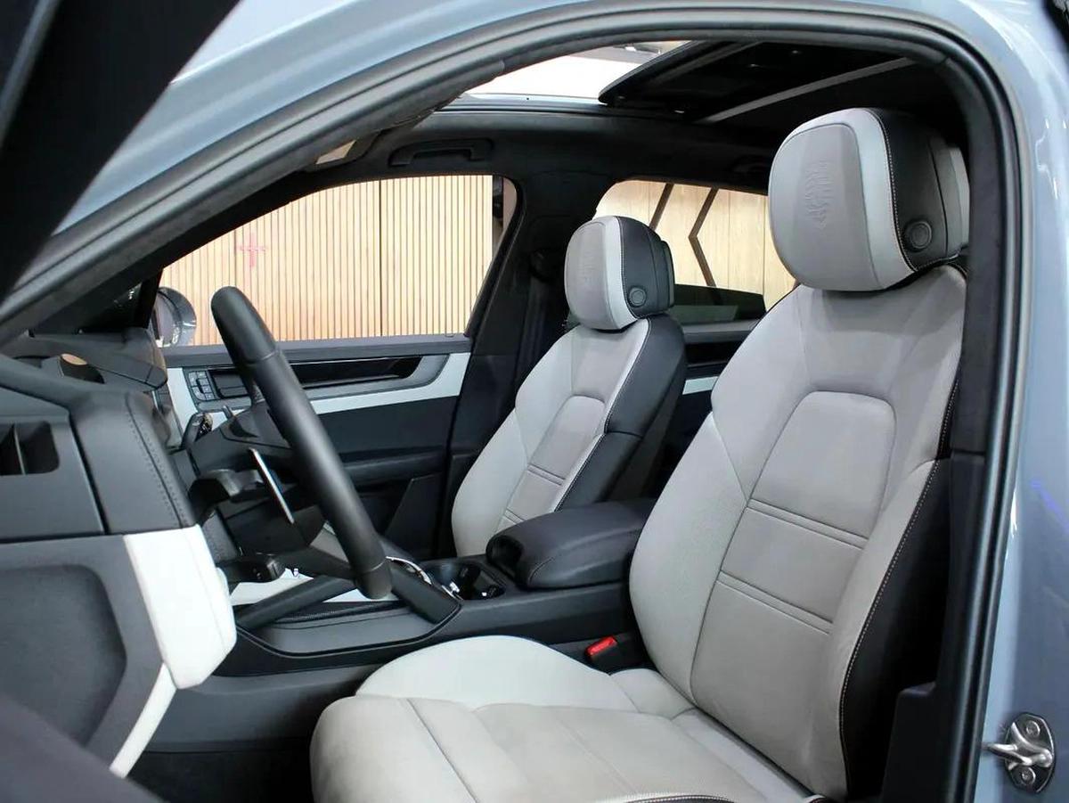 2025 - PORSCHE CAYENNE GTS V8 with warranty-17-17