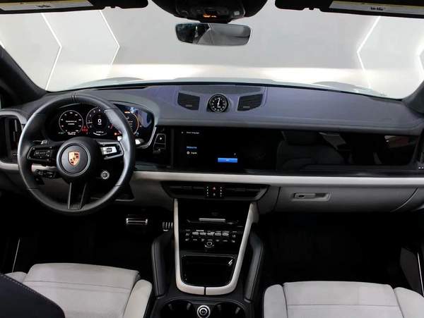 2025 - PORSCHE CAYENNE GTS V8 with warranty