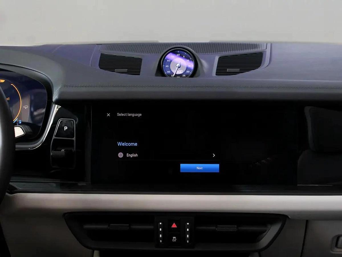 2025 - PORSCHE CAYENNE GTS V8 with warranty-3-3