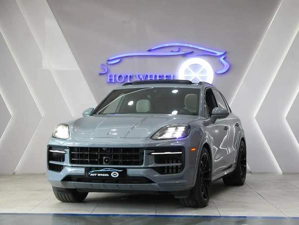 2025 - PORSCHE CAYENNE GTS V8 with warranty