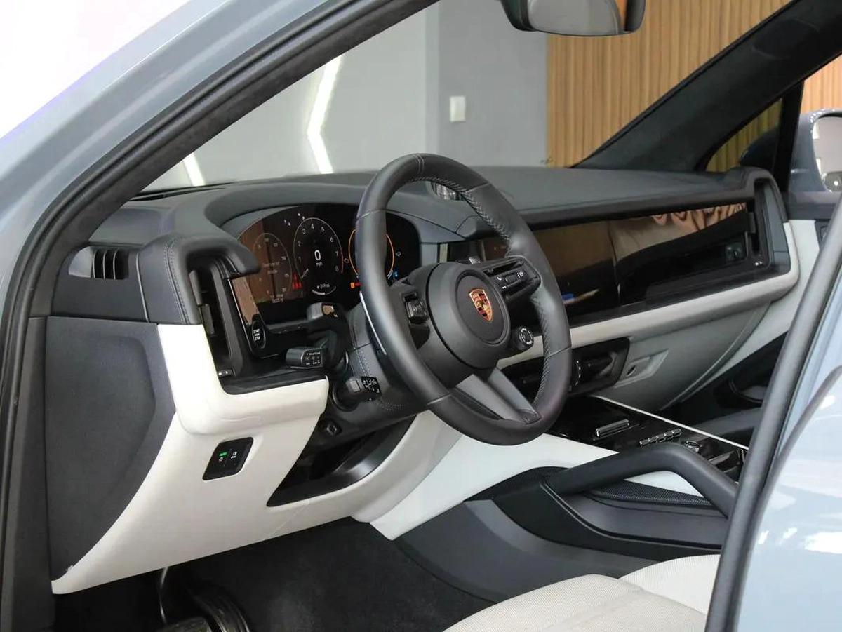 2025 - PORSCHE CAYENNE GTS V8 with warranty-19-19