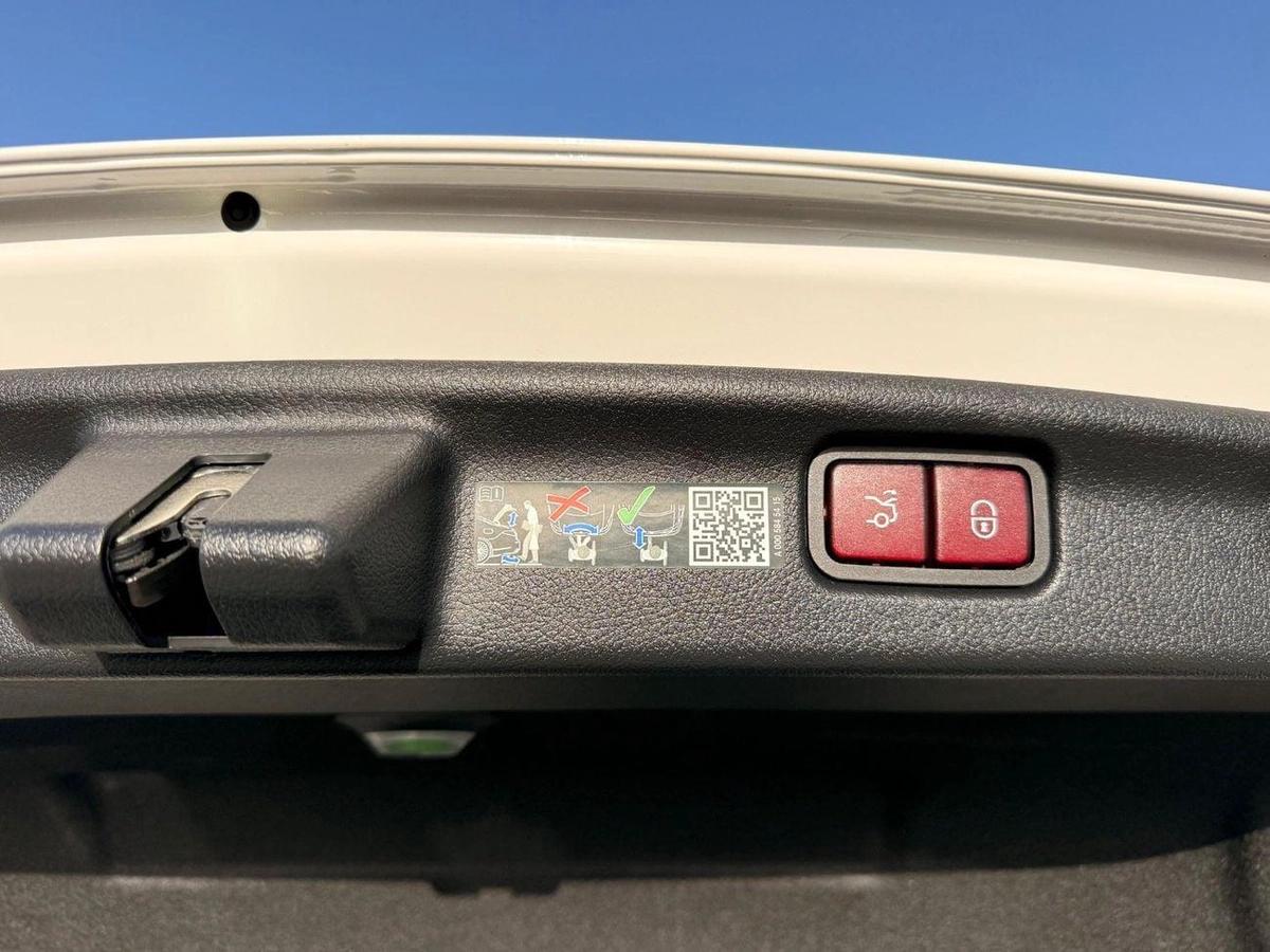 Mercedes-Benz C 300 C 300 2025 premium-22-22