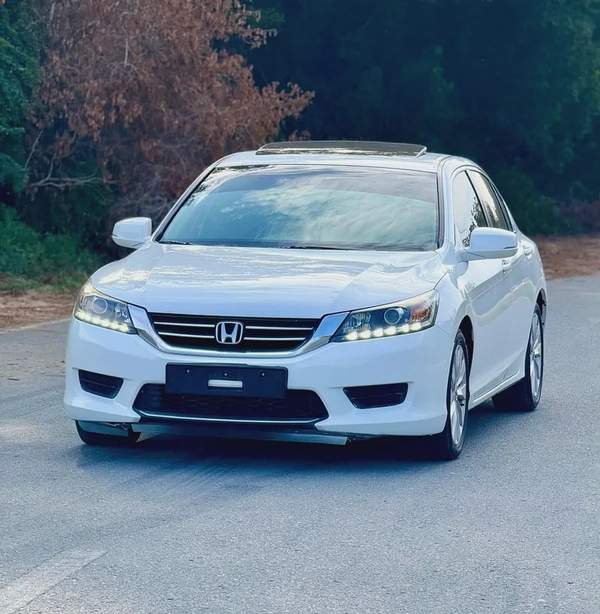 هوندا اكورد موديل 2014 خليجي بحالة ممتازة