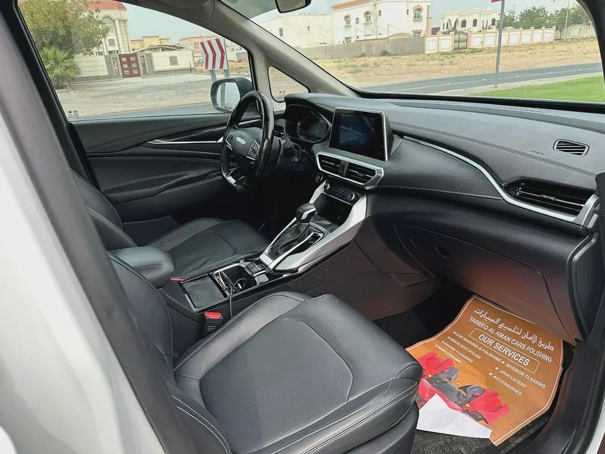 Maxus G50 2022 GCC full option panoramic sunroof Leather seat seven seater-12-12