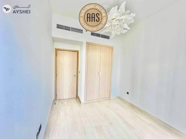 Pool view •• hot offer •• huge size •• great community