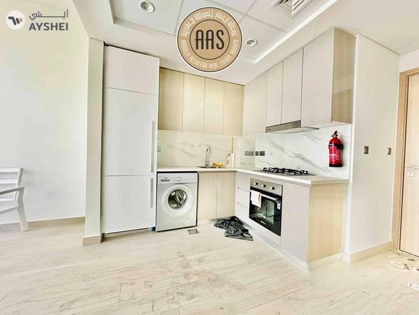 Pool view •• hot offer •• huge size •• great community