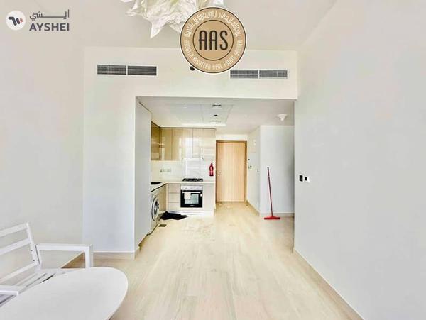 Pool view •• hot offer •• huge size •• great community