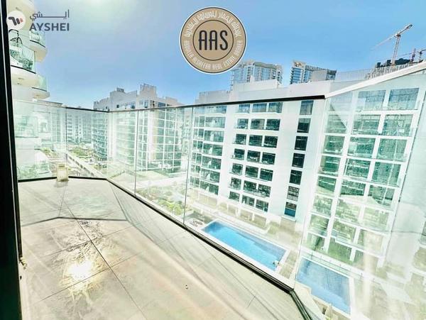 Pool view •• hot offer •• huge size •• great community