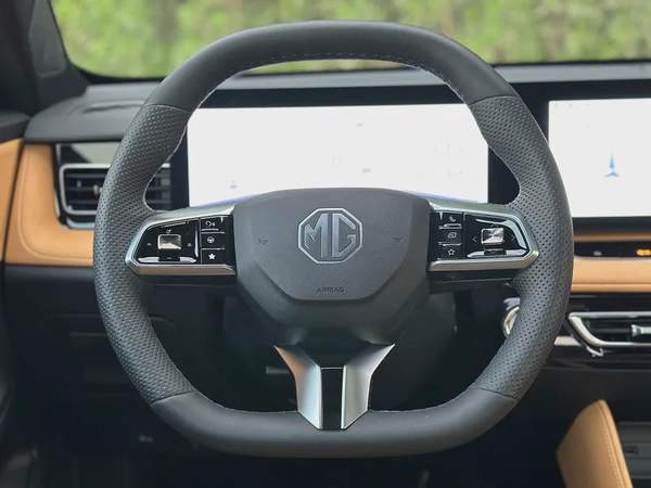 MG l HS LUXURY 2025 GCC I FULL OPTION