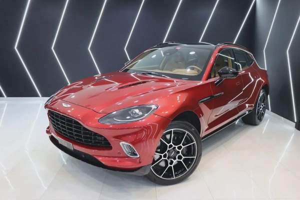 Aston Martin DBX 550