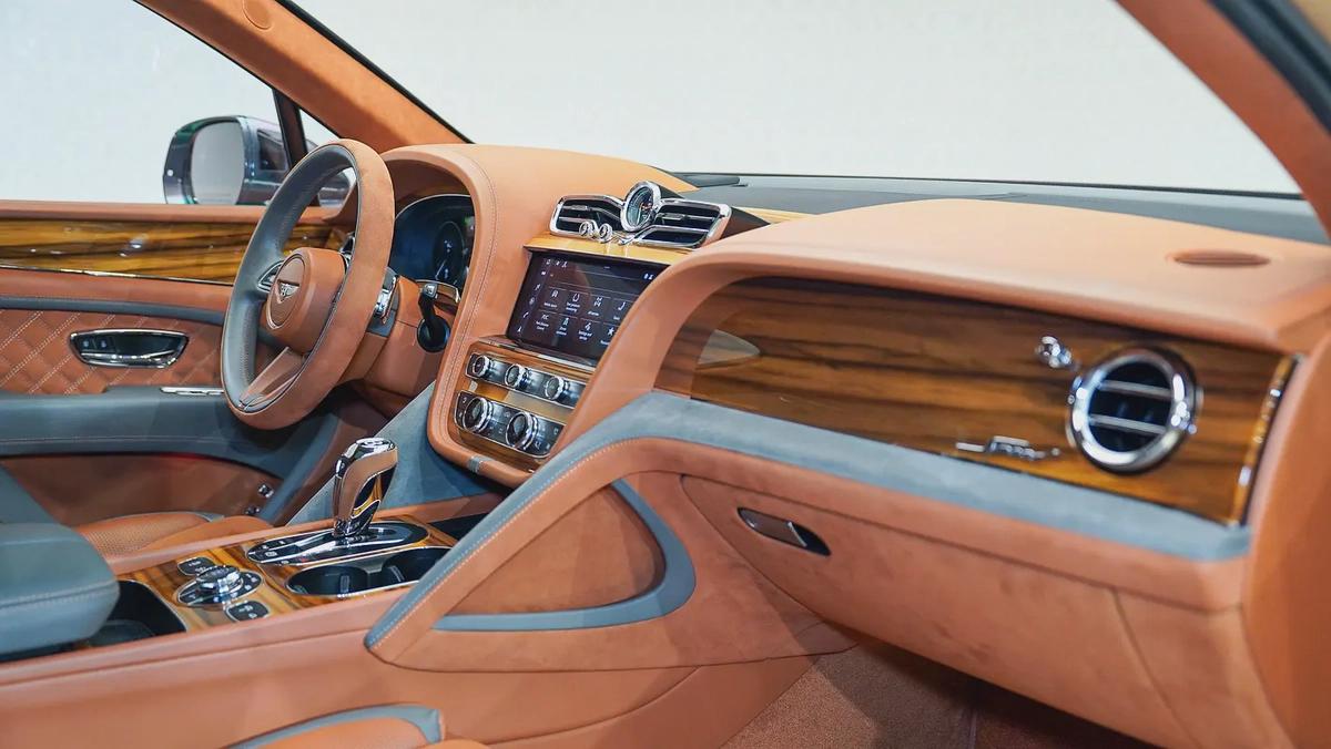 Special Offer | AED 10,945 PM | Special Order, Warranty | Bentayga Speed By Mulliner-5-5