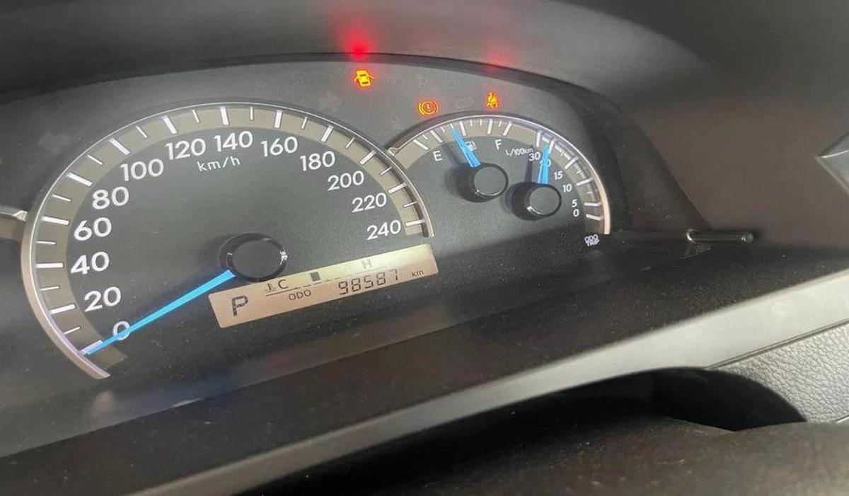 Toyota Camry SE 2.5L-4CYL EXCELLENT CONDITION LOW KILOMETER DRIVEN-13-13
